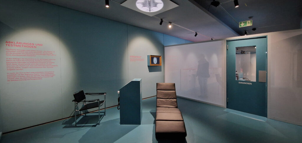 Abb. 2 Ausstellungsraum “Tests“